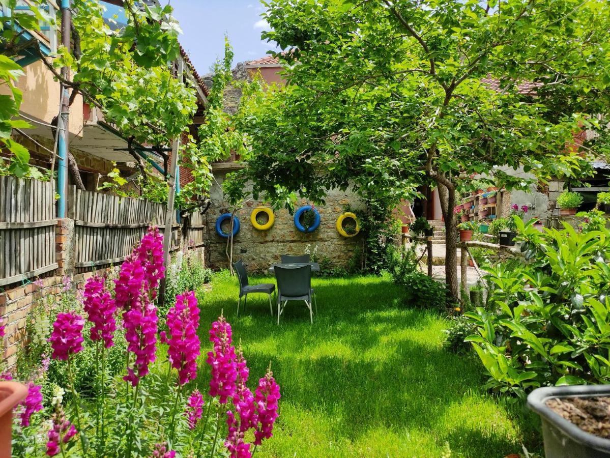 Erda Lakeside Guesthouse Lin Bagian luar foto