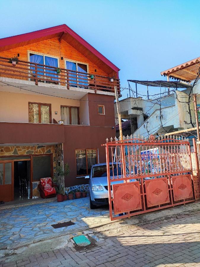 Erda Lakeside Guesthouse Lin Bagian luar foto