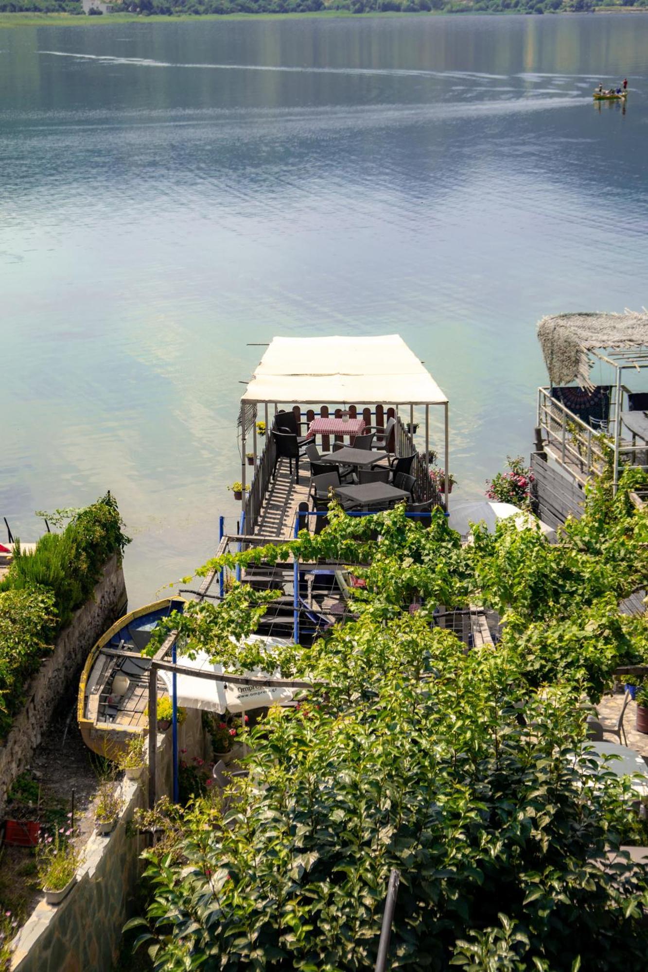 Erda Lakeside Guesthouse Lin Bagian luar foto