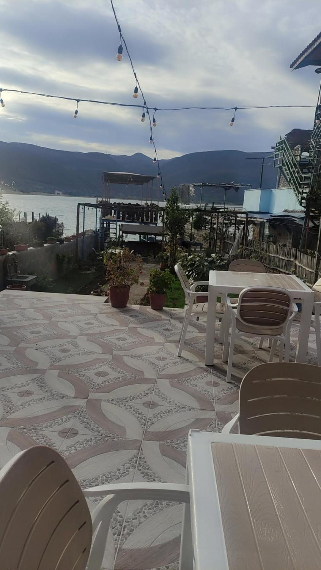 Erda Lakeside Guesthouse Lin Bagian luar foto