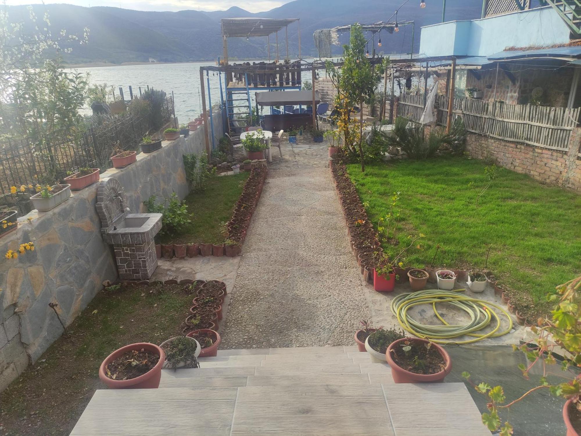 Erda Lakeside Guesthouse Lin Bagian luar foto
