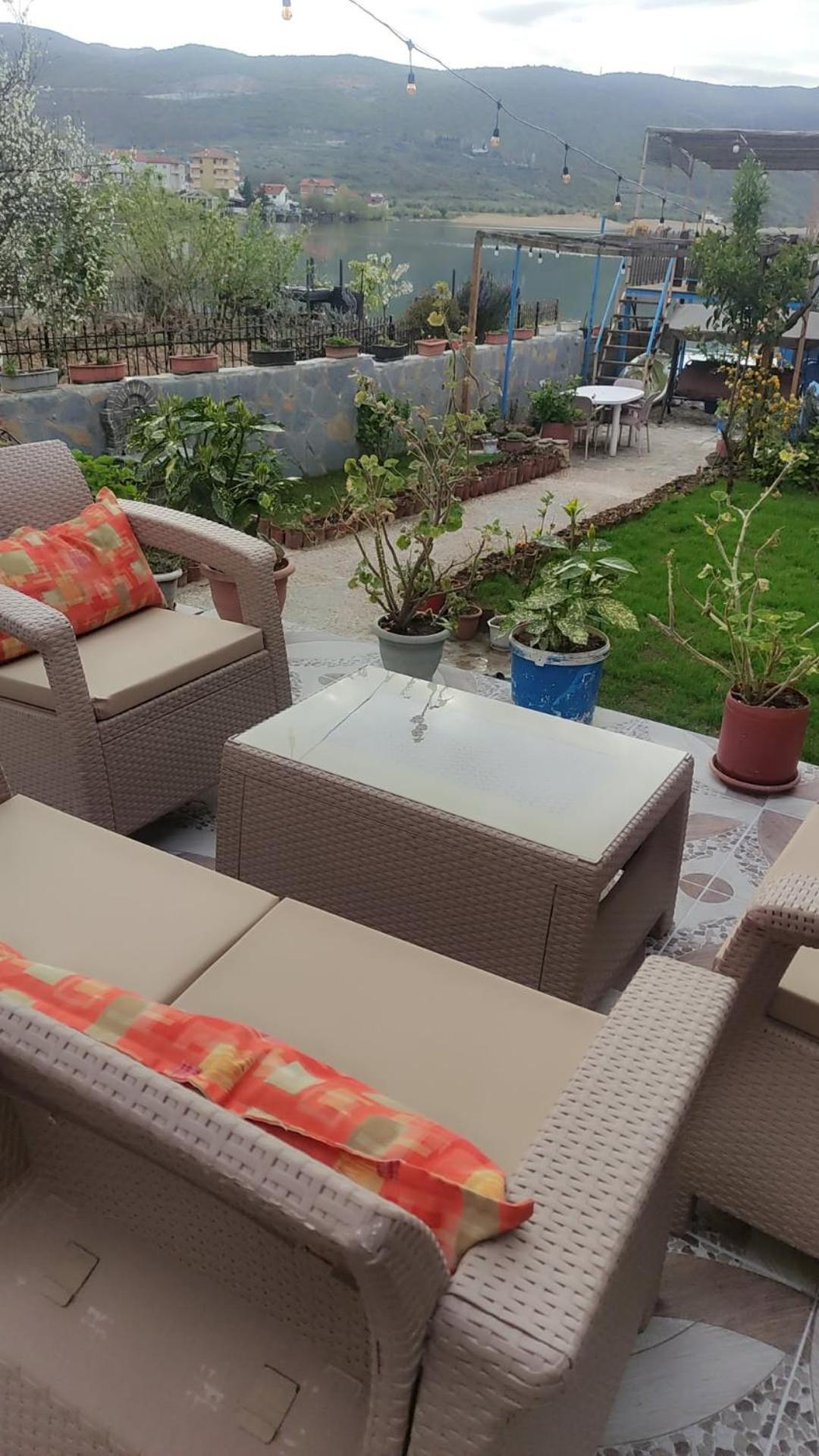 Erda Lakeside Guesthouse Lin Bagian luar foto