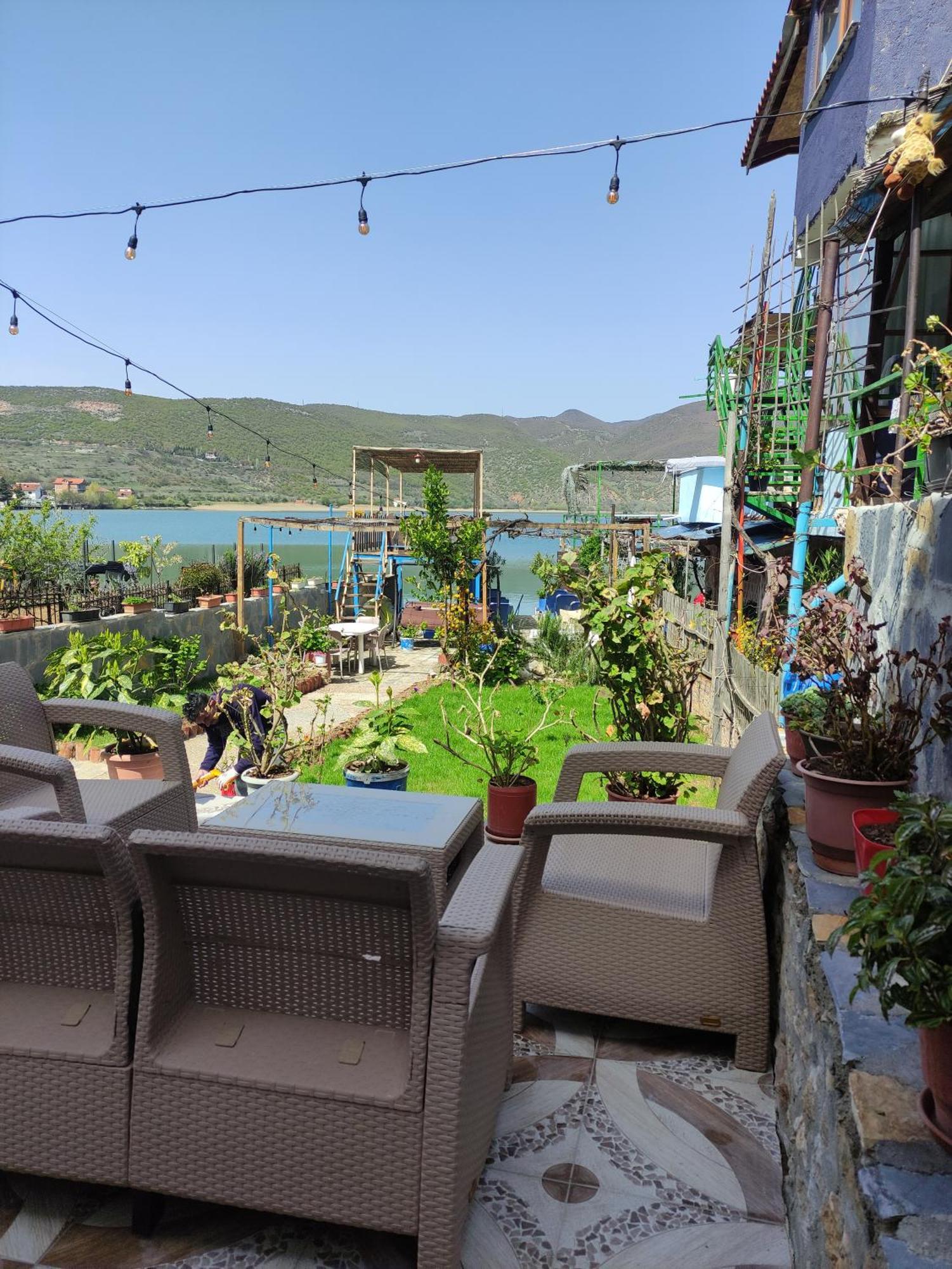 Erda Lakeside Guesthouse Lin Bagian luar foto
