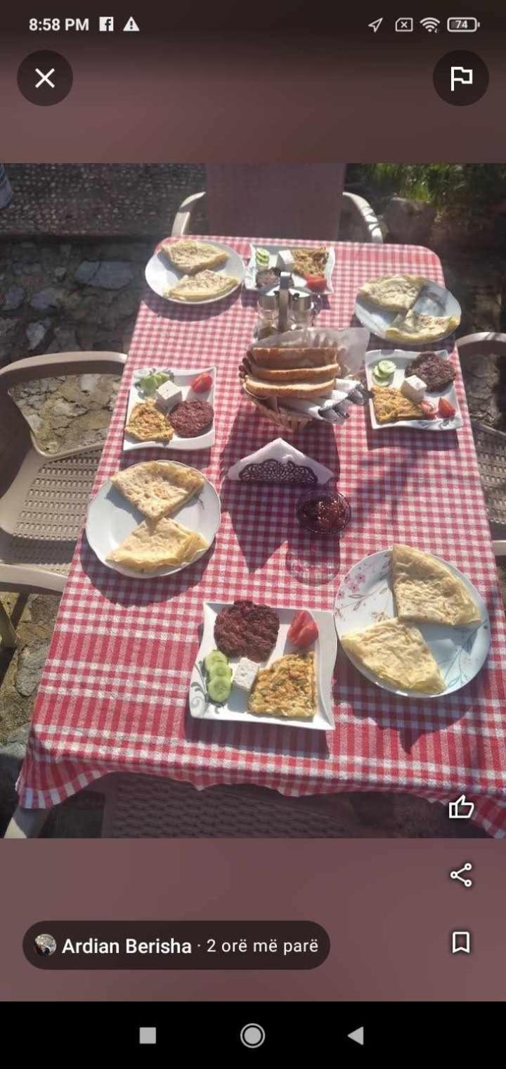 Erda Lakeside Guesthouse Lin Bagian luar foto