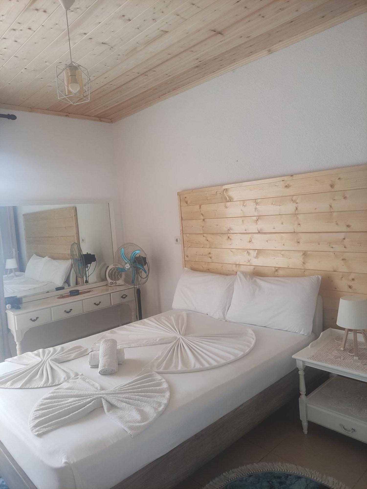 Erda Lakeside Guesthouse Lin Bagian luar foto