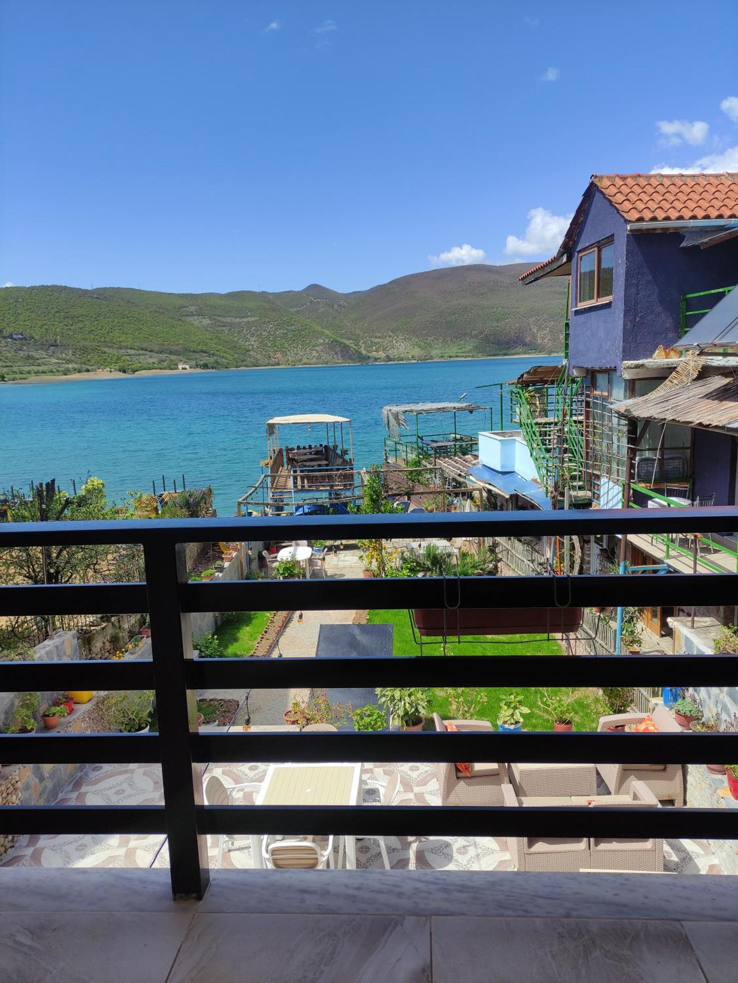 Erda Lakeside Guesthouse Lin Bagian luar foto