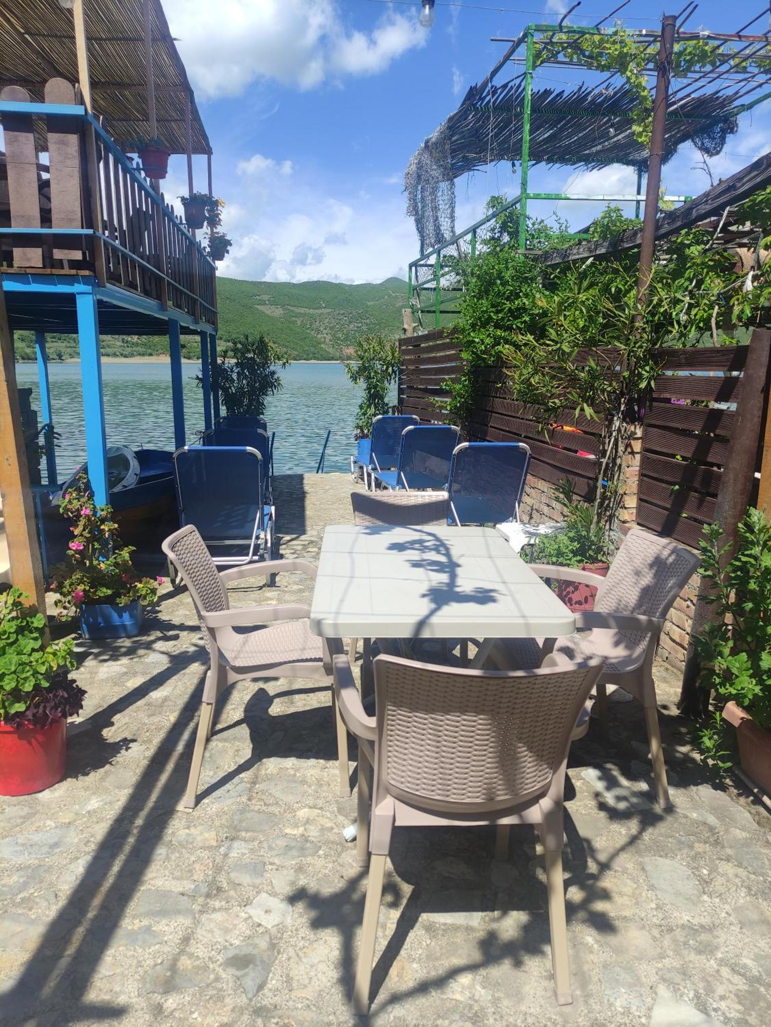 Erda Lakeside Guesthouse Lin Bagian luar foto