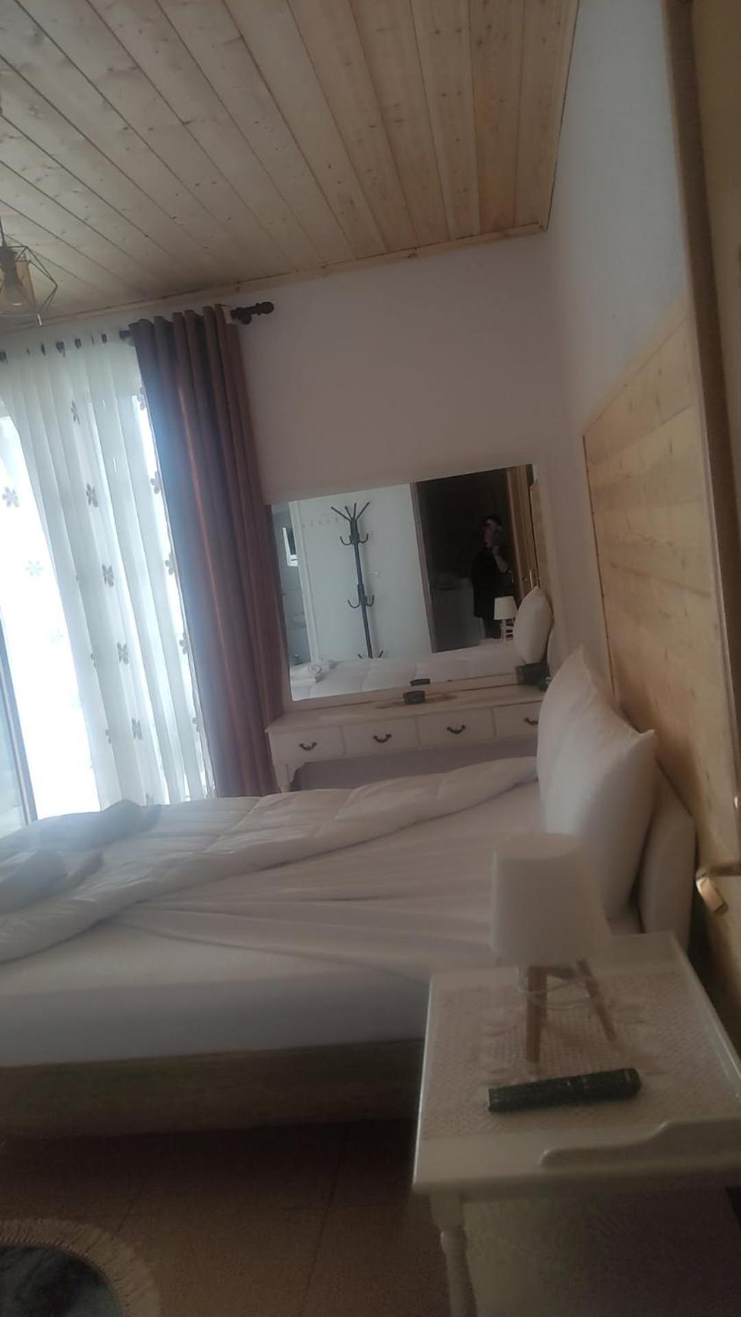 Erda Lakeside Guesthouse Lin Bagian luar foto
