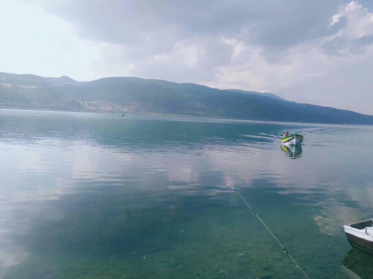 Erda Lakeside Guesthouse Lin Bagian luar foto